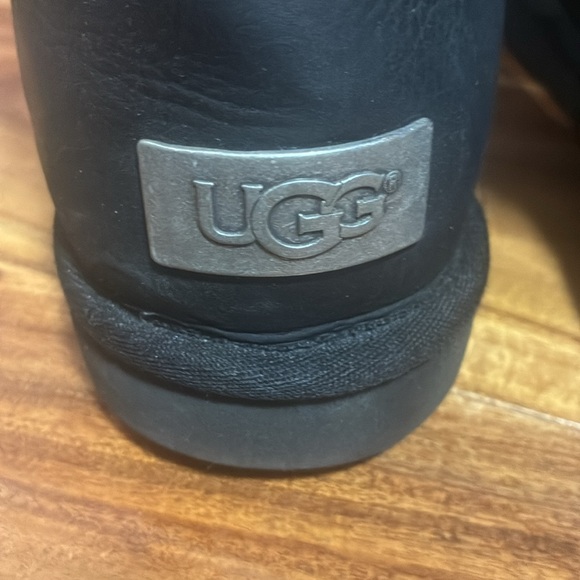 UGG Kensington Sutter Boots in Black Leather ✨ - Picture 8 of 8